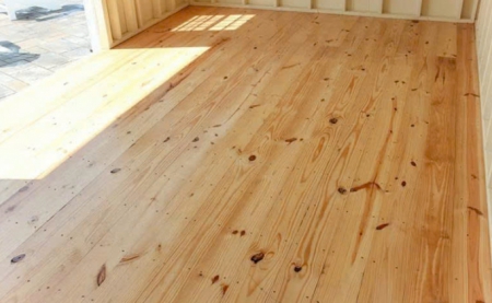 Decor quán cà phê bằng gỗ thông – Nghệ thuật tạo không gian chill khiến khách “ngồi là không muốn về”