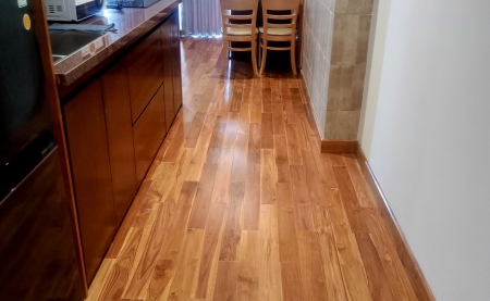 Có nên lát sàn gỗ tự nhiên cho chung cư, căn hộ không?