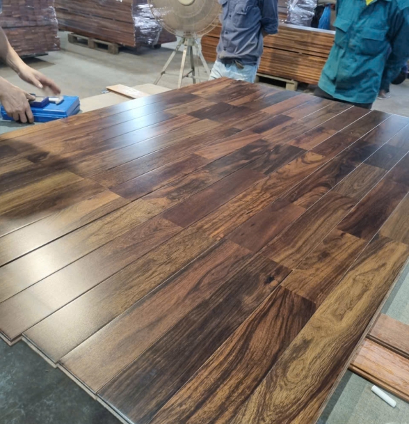 Đo độ ẩm ván sàn