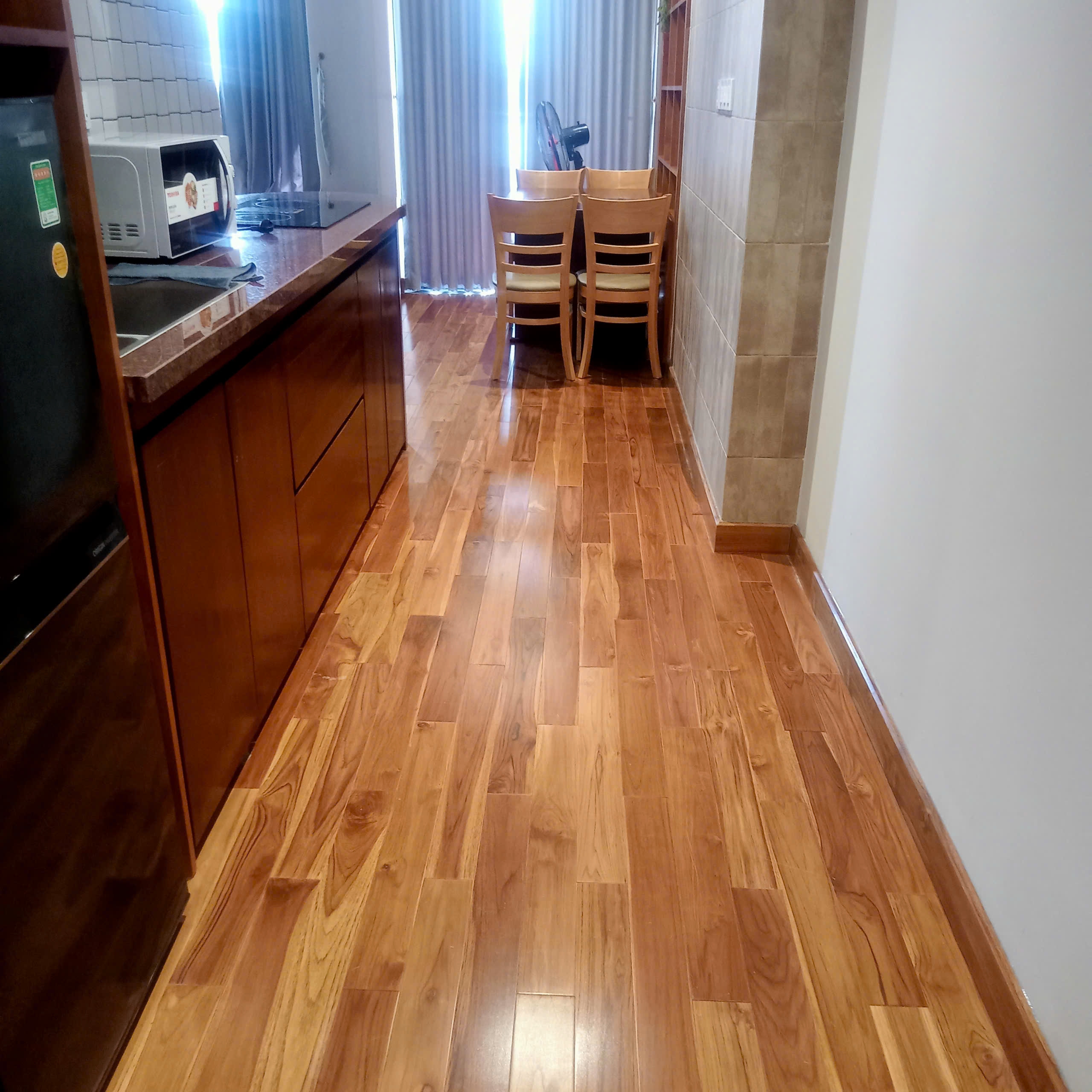 Có nên lát sàn gỗ tự nhiên cho chung cư, căn hộ không?