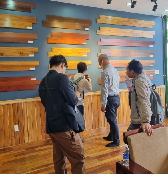 Japanese partners come to work at the showroom