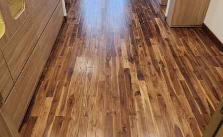 Sàn gỗ Tếch Lào – Lựa chọn hoàn hảo cho phong cách Japandi tinh tế và bền vững