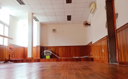 Sàn gỗ tự nhiên có thể sơn lại sau 10 năm – Giải pháp làm mới sàn cũ trầy xước hiệu quả