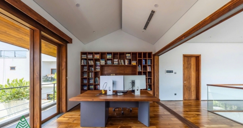 <span style='color: #F59E0B'>RealTree</span> – Nature in every home