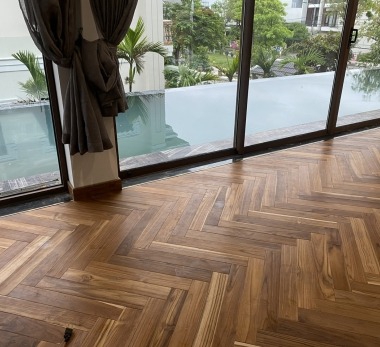 UV PAINTING TECHNOLOGY FOR NATURAL WOOD FLOORING