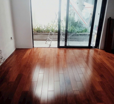 So Sánh Gỗ Căm Xe Và Gỗ Lim – Nên Chọn Loại Nào Cho Sàn Nhà?