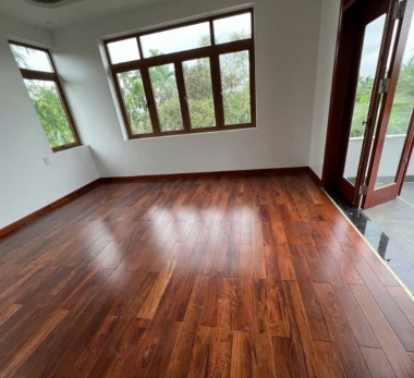 So Sánh Gỗ Căm Xe Và Gỗ Lim – Nên Chọn Loại Nào Cho Sàn Nhà?